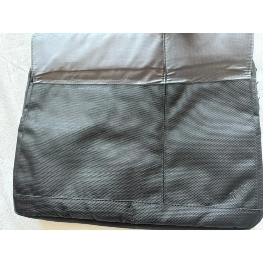 Lenovo ThinkPad Essential Laptop Messenger Bag Black Ballistic Nylon Briefcase